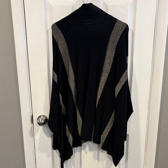 NWT Alfani Black and Silver Women's Poncho Top Size Large - Picture 3 of 4